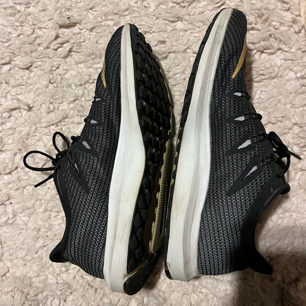 Nike Woman’s Quest Black with Metallic Gold Swoosh Running Shoes. Size 11. - Picture 4 of 8